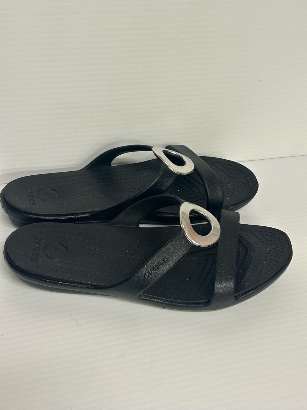 Crocs Sanrah Circle Black Silver Wedge Slide Sandals Women Size 9